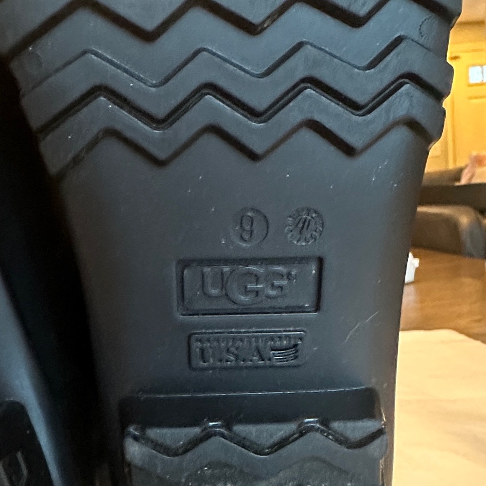 UGG Women's Shelby Matte Rain Boots Black Rubber Size 9 - Picture 8 of 10